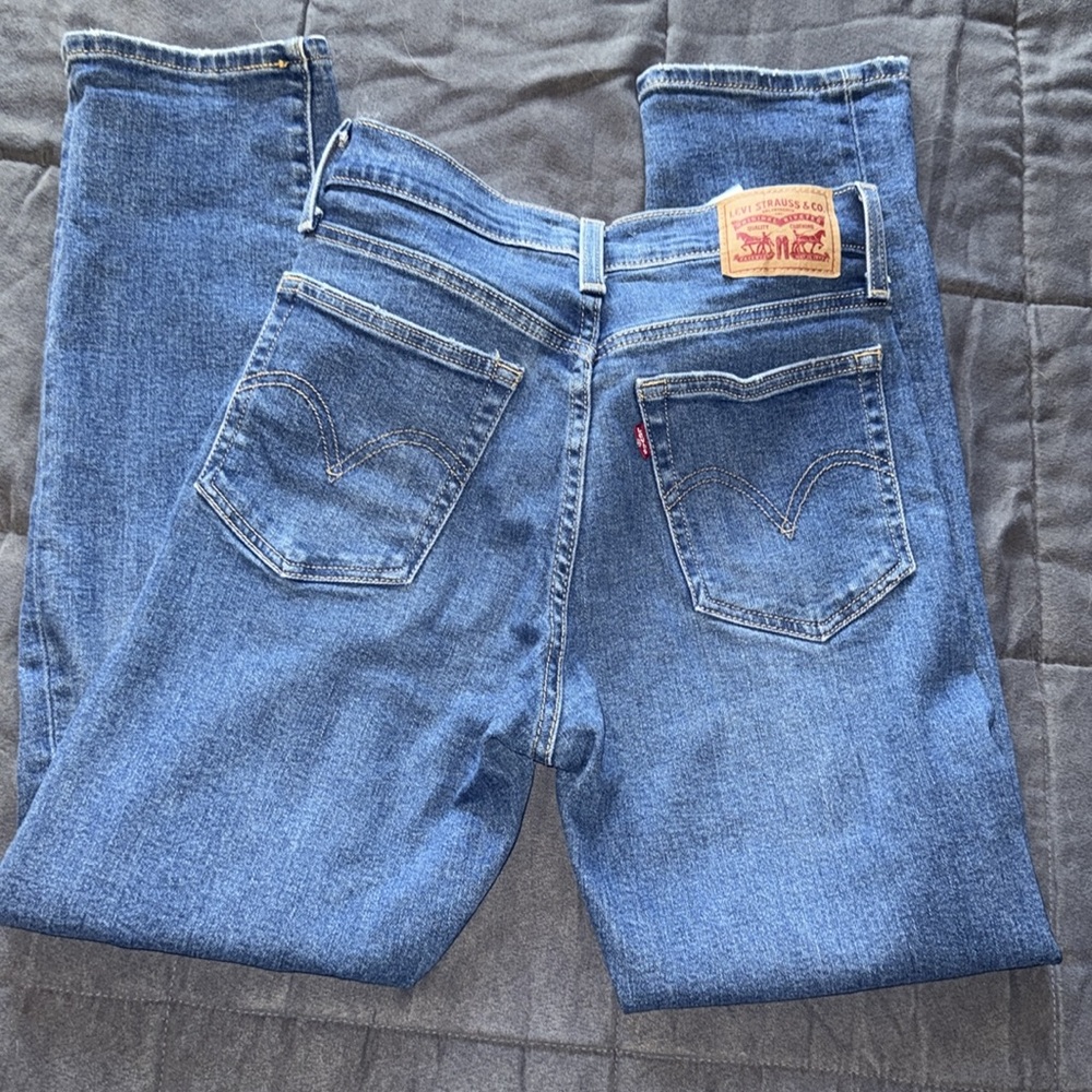 Levi’s - Picture 2 of 4